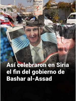 🇸🇾 Con disparos al aire y estatuas derribadas: así celebraron en Siria el fin del gobierno de al-Assad. En las principales ciudades de Siria celebraron el derrocamiento del régimen de Bashar al-Assad, quien abandonó el país tras una avanzada de los rebeldes con la cual tomaron Damasco. Algunos incluso irrumpieron en el palacio presidencial. ¿Quién gana y quién pierde con la caída de Bashar al-Assad en Siria? Te explicamos en el link que aparece en este video. #Siria #BasharAlAssad #Syria #UniNoticias #UnivisionNoticias