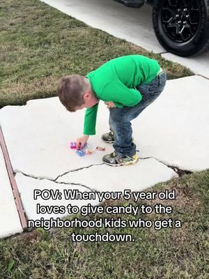 Future Football player on our hands. #fyp #kidsoftiktok #kidscomedy #kidsbelike #football #candy #parents #giving #socute #neigjborhood #boys @BreadedDadTX 