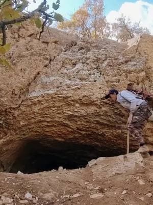 Building cozy shelter in a cave#bushcraft #outdoor #survival #build #craftingvisionary #fyp