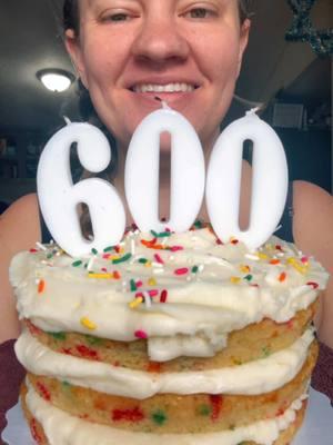 @Crumbl #600k #followerstiktok #crumbl #celebration #cake #confetti #thankful #thankyou #sweets #dessert #yummy #Foodie #foodietiktok #mukbang #foryoupage 