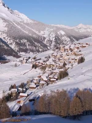 Snow in the French mountains ☃❄ #DYK that the village of Saint-Véran, in the heart of the Parc Naturel Régional du Queyras in the Hautes-Alpes, is the highest inhabited commune in Europe? Have you ever visited the French mountains in winter? Tell us about your experience in the comments below! Video: Explore France, François Roux/Getty Images #ExploreFrance #France #visitfrance #Frenchembassy