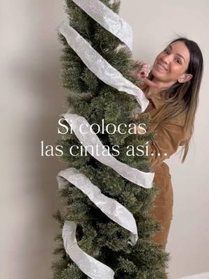 Tutorial facil para fijar las cintas a tu arbol de navidad #creatorsearchinsights #interiordecorator #christmas #decoraciondenavidad #aprendeadecorar #wintervibes #tutoriales #tutorial 