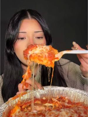 Trying New York Pizza and Pasta in Las Vegas! (I got the name wrong in the video) the pizza was so good I definitely need to try it fresh. The rolls were also fluffy and buttery 🥰 #tastetest #Foodie #foodreview #lasvegas #vegas #pizza #pasta #lasagna 