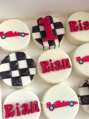 1st lap 🏎️🏁 #cakesicles #cakepops #ricekrispiestreats #chocolatecovered #chocolatecoveredoreos #1st #firstbirthday #birthday #chocolatecoveredricekrispies #racecar #f #fy #fyp #fypシ #for #foryoupage 