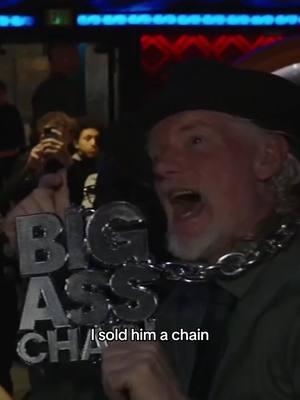 Did @T-Pain just sell the Big A$$ Chain to the CEO of Twitch at the Streamer Awards?!? #tpain #streamerawards #sketch 