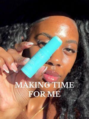 #TulaPartner No matter the chaos, I’m learning to always make time for me and the @TULA skincare Glow & Get It Eye Balms make that extremely doable! Add into your routine at Tula.com!  