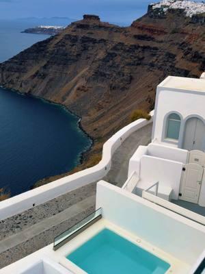 Penthouse views Santorini, Greece 🇬🇷📍 #greece #greecetiktok #greece🇬🇷 #greecetravel #santorini #santorinigreece #vacation #vacationmode #travel #traveltiktok #traveltok #travellife #fyp #foryourpage #goodvibes #scenery #penthouse #view #greek 