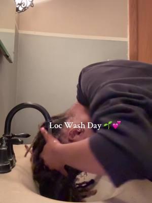 Loc wash day🌱 How often do you wash your locs?🌱🥰  I wash every 2-3 weeks. #explorepage #reelsvideo #fyp #trendingreels #locs #locjourney #locstyles #location #loccrush #womenwithlocs #locstylesforwomen #starterlocs #maturelocs