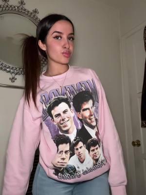 in love with my new sweatshirt🥹😍 #fyp #foryoupage #menendezbrothers #erikmenendez #lylemenendez #menendezjustice #monstersnetflix 