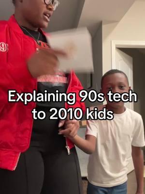 90s babies, yall ok? “Back in my day is craaaaaaazzzzyyyyy” 🙃🤣 #funnykids #techtok #dvdplayer #cdrom #90sbaby 