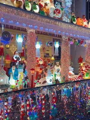 Check out @rvaexploretour for an unforgettable Christmas lights tour       #757tiktok #757 #hamptonroads #hamptonroadsva #757foodie #757food #christmas #christmaslights #christmasdecor #804 #richmondva #richmond 