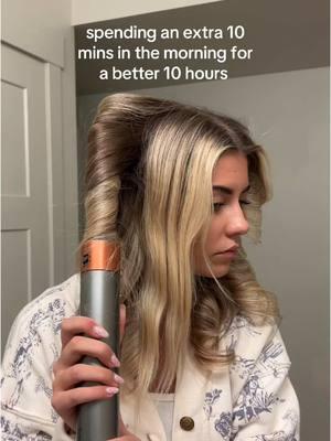 takes me 10 mins and always makes my day so much better haha 🙌🏼💖 @Dyson USA #dysonairwrap #dyson #airwrap #hairtok #blonde #blondehair #curlmyhairwithme 