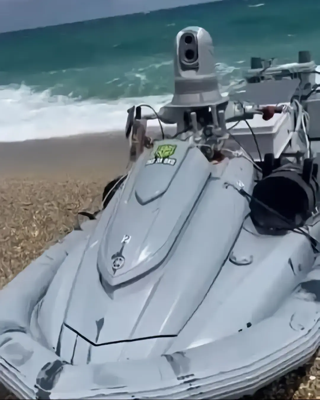 A weaponized Yamaha Jet Ski was discovered on a Turkish beach, equipped with a satcom antenna (possibly Starlink), an EO/IR system for targeting and navigation, and two warheads on the sides. This setup, although not cheap, is far less expensive than a warship or cargo ship that it could potentially damage or sink. The Jet Ski featured a sticker from a Ukrainian gas station, OkkO, with the phrase "an eye for an eye" in Ukrainian. The antenna was housed in a Pelican case, sealed with caulking, demonstrating a professional yet improvised combination of various systems for effective field use. #jetski #fyp #vehiculemagazine 