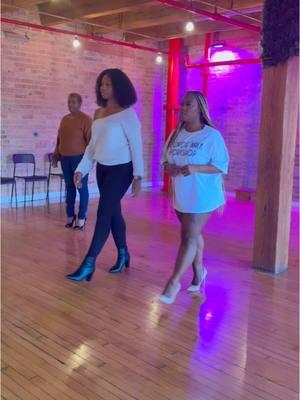 When is your next High Heel occasion?! Let’s get you prepared for it👠💃🏽🫶🏾 The Munroe Walk Workshop was created to help transform your confidence, rhythm and fierceness in High Heels 👠 Join today for in person coaching this month or online anytime from anywhere💻 Scroll down to view additional techniques you’ll gain while Learning How to Walk In Heels: 1️⃣ How to ID Healthy High Heels  2️⃣ Precaution to take to Avoid Pain in High Heels 3️⃣ Correcting Your Posture & Balance to Walk Successfully in High Heels  Sign up with link in bio #munroewalkworkshop #howtowalkinheels #heelsclass 