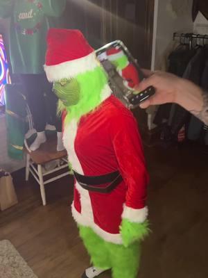 merry christmas 🎅♥️ #grinch #WAP #whoisit? #throwback #iykyk #iconic #christmas #youreameanone #grinchtok 