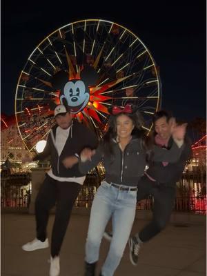 Happiest place on earth 🌏 #eltitere #eltiterechallenge #pdo #dancers #californiaadventures #disneyland #disney #disneyworld #californiaadventure #salsadancing #salsa #salsachallenge #worldofcolor #salsadancechallenge #latina #latindancing #karibe #ttt 