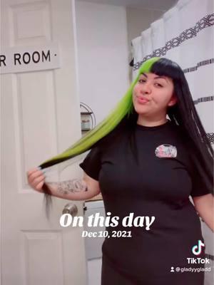 #onthisday electric lizard always 💚#greenhair #greenbangs #bettiebangs #bettybangs #haircolor #hairathome #manicpanic #electriclizard #electriclizardmanicpanic #OOTD #althair #alttiktok #alternative #fyp #parati 