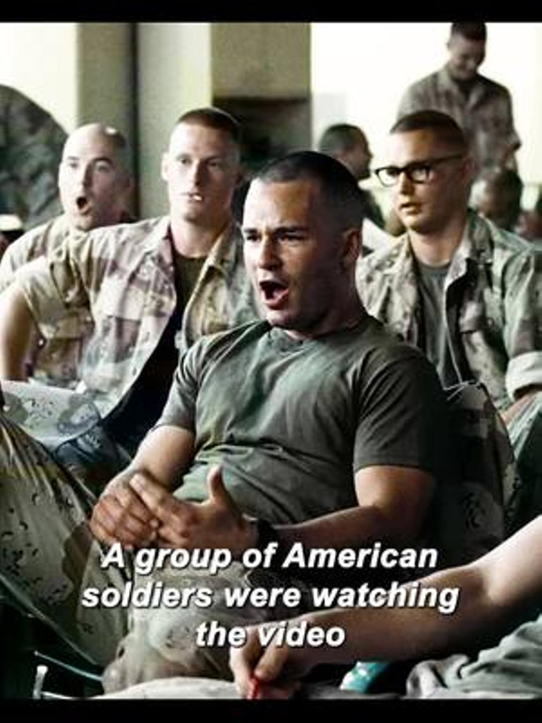 A group of American soldiers were watching the video.#movie #films #usa_tiktok #usatiktok #lxmovie #war #Drama #Jarhead #biography #JakeGyllenhaal