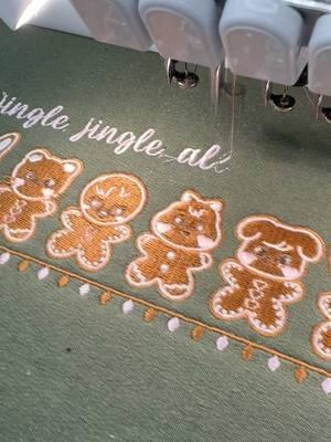 Got that christmas love for our ginger-skz embroidered crews🎄😍 #straykidsstay #straykidscomeback #skz #skzoo #wolfchan #leebit #dwaekki #jiniret #hanquokka #puppym #foxiny #embroiderymachine #embroiderytutorial 