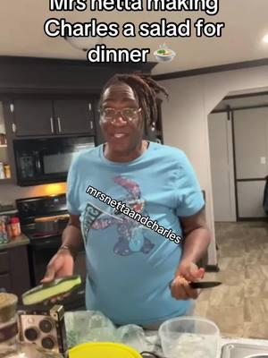 Mrs netta making Charles a salad for dinner 🍲 #mrsnettaandcharles #mrsnetta #netta #nettaandcharles #icons 