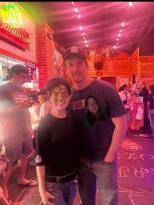 #greenscreen meeting one of my favorite actors from one of my favorite movies was such a highlight of my work night #milesteller #footloose 