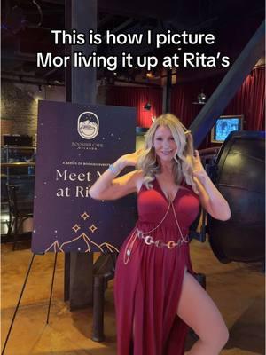 👀  #morrigan #ritas #acotar #acotarcosplay #innercircle @Bookish Cafe Orlando📚🦇 