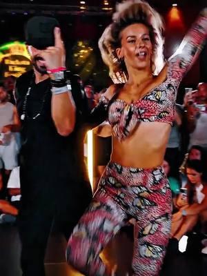 Enjoying the vibe of this song 😍#dance #foryou #viral #dancer #popular #tren #fypシ #dancing #bcn #alonsoynoelia #bachata #bachatasensual #bachataspain #bachatadance #bachatacouple #bachatadancing #bachatadance #bachatacadiz #romeo #romeosantos #aventura #theking #obsesion #bachatas #bachatasensual #bachatamusic 