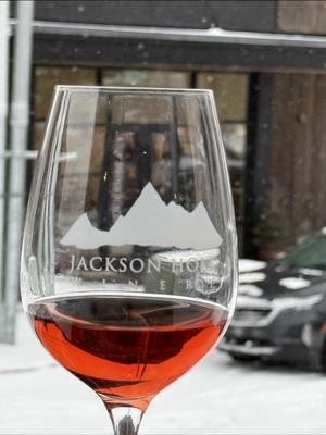 Snow Day in Jackson Hole! #snowday #persephonejackson #coffeeshop #jacksonholewinery #jacksonhole #jacksonholewyoming #jacksonholewy #jhwy #wyoming #westbankgrill #snowstorm #jacksonwy @Jackson Hole, Wyoming 