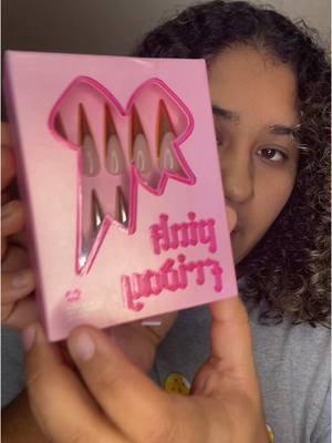 This are super cute I definitely recommended them if you want them for your self or give a gift to your Family member or Girlfriend anyone at this point @Nicki Minaj @Pink Friday Nails there only $15 #pinkfridaynails #pinkfridaynailsreview 