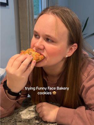 hands down the best cookies i’ve ever had wow🤩🤩🤩🤩🤩 @Funny Face Bakery #tastetest #cookiereview #nycfood #nycfoodie #bakery #cookies #eatwithme #nycbakery 