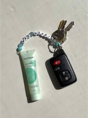 us 🤝 mini jelly cleanser #DIY #mini #miniskincare #minijellycleanser #jellycleanser #cleanser #beads #keychain #diykeychain #madhippie #fyp 