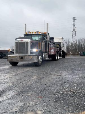 #waynestowingandrecovery #wtr #towlife #teamwaynes #towlifeornolife🤟🏾💯 #sdmo #slowdownmoveover #billbottomschallenger #peterbilt #peterbilt379 #hood #largecar #towlifesmatter 