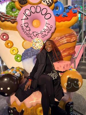 Trying Voodoo Doughnuts #doughnuts #voodoodoughnuts #sweettooth 