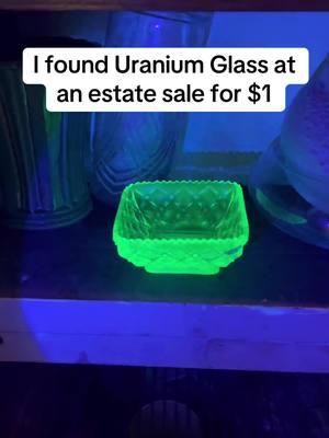 Testing Radioactivity of Uranium Glass from an Estate Sale #fallout #mrsfallout #fallouttok #uraniumglass 