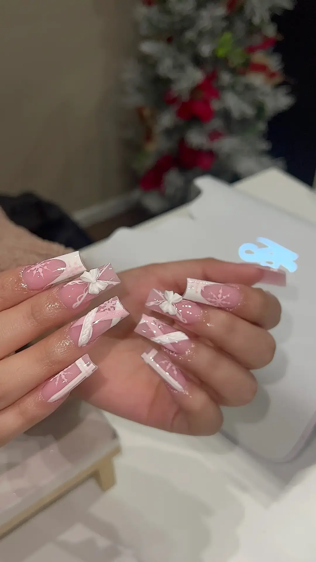 ❄️🥶 . #nailart #nailtech #longnails #chicago #nailsinspiration #nailsinspo #shortnails #nailsart #fallnails #autumnails  frenchie #uñasacrilicas #nailsdone #chicagonailtech #nailsnailsnails #nailsofinstagram #explorepage #neutralnails #reels #uñas #nailsmagazine #chromenails 