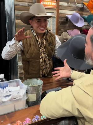 Day 1 in Las Vegas for the NFR ! 🤠 A little bit of bad luck this past weekend burning my hand with the steamer ! 🥵 But we are back to it ! Today is  Day 2 for me being at the exhibit hall in South Point Casino! Come on by to booth 1465 before the lines start getting real long this weekend! 🏃🏻‍♂️💨 Only here until December 15 ! See ya soon ! 👊🏻😎  Hat: 50X Steel 🔥 Shape: High Cattleman Brim: JB / Medium wide Brim size: 4 1/2”  #alanslids #bedifferent #nfr #sombrero #vaquero #custom #cowboy #hat #westernfashion #cowboyup #lasvegas #texas