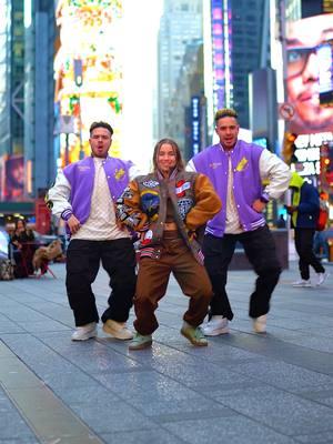 Miren a quien nos encontramos en New York 🇺🇸🔥 @enolabedard  #brasil #funk #newyork #dance #baile #fyp #twins #twinz #brotherstwinz #trend #timesquare 