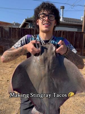 Would U Try This??? My Craziest Video Yet!!! 😳🇲🇽🔥 #chefsuie #stingraytacos #stingray #catchncook #mexicanfood #mexicanseafood #mexicantiktok #suigeneris #heyimsuie #suie 