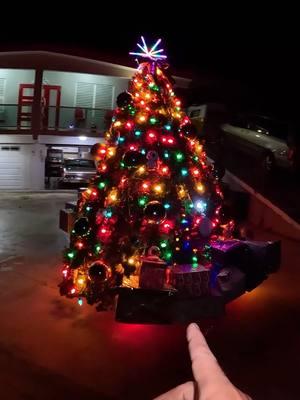 El Arbol 🎄 de Navidad 🎅 Rodante 🏍️ 12 Pies.. Decorado ❤️ y con un Four Track Adentro 🇵🇷 Ingenio Boricua.. Navidades en la Isla #puertorico #chinchorreo #boricua #arbolnavidad #christmastree #fourtrack #rodante #corozal #traveltiktok #puertorican 