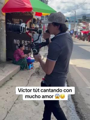 Víctor tút cantando con mucho amor 😱😉 #farrukopop #fypシ゚viral #victortut 