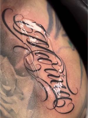 Your sign to get their name tatted on you 👀 TEXT/CALL (626)507-5821 “JR” for a quote 📲 #manifeststudioinc #manifeststudio #fypシ #tattoos #letteringtattoos #letteringtattoo #satisfyingvideo #satisfyingvideos #tattoo 