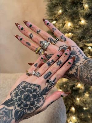 Festive french nails 🎄🎁✨ #newnails #holidaynails #handtattoo #fingertattoo #palmtattoo #naildesigns #nailart #decembernails #nails #frenchnails @Olive & June 