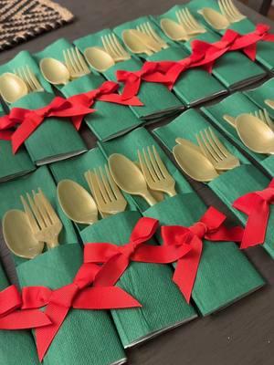 Christmas Cutlery kits on a budget ❤️🍴 everything is from the @Dollar Tree #fyp #christmasdecor #cutleryset #dollartreefinds #parati #redbow #christmastablesetting 