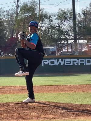 Pichando una entrada #beis #marlinsbeisbol #baseballboys #baseballtiktoks  #pitching 