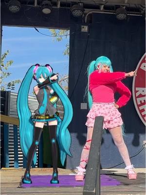 burenai ai de posting once again… full cover is up neow!! im considering posting  full cover focus cams here :3 what do we think?? #burenaiaide #hatsunemiku #miku #vocaloid #mitchiem #初音ミク #idol #dfwidol 