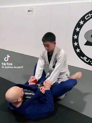 #Bjj #jiujitsu #jiujitsutips #jiujitsulifestyle #jiujitsugirl #jiujitsutiktok #jiujitsulife #jiujitsutips #bjjtechnique #bjjtips #lasso sweep #sweep from close giard 