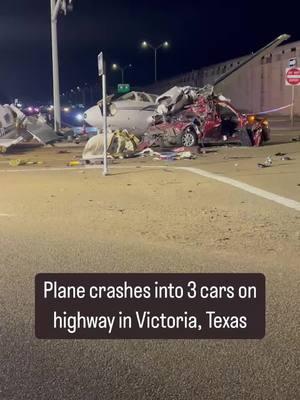 4 injured after plane crashes into 3 cars on highway in Victoria, Texas #news #tiktoknews #newsoftiktok #viral #fyp  #texas  #texasnews #houston #htown #tiktoknews #houstontexas #victoria #victoriatexas #planecrash #plane 