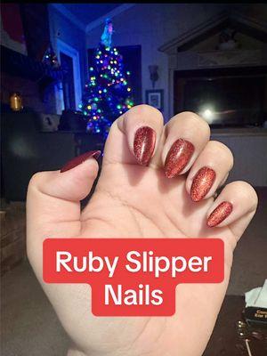 Which ones do you like best? I love them both! @Glamnetic #glamnetic #glamneticpressonnails #diynails #rubyslippers #slytherin🐍 #pressonnails 