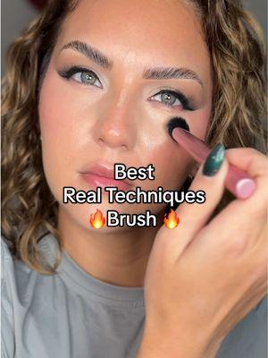 Still such an underrated concealer brush (rt 421) @realtechniques begging you to release this as a single 🥹 #bestconcealer #concealerbrush #favoritemakeupbrushes #concealerbrush #realtechniques #realtechniquesbrushes 