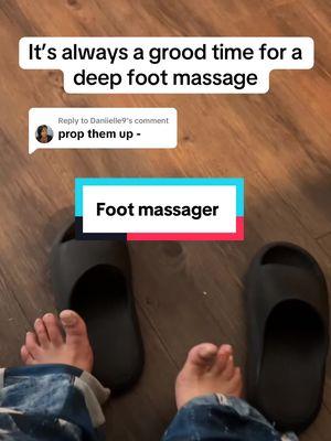 Replying to @Daniielle9 ok yeah in love with propping this foot massager #footmassager #feet #massagetherapy #feetmassage #youdeservebetter #lastminutexmas 